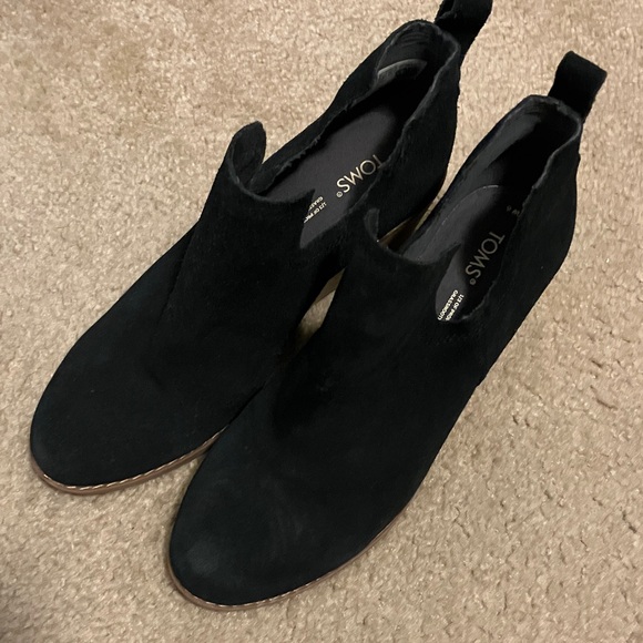TOMS Classic Black Ankle Boots - Picture 2 of 10